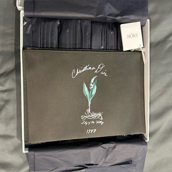 Dior Handbags - Dior - NWT and Boutique box - Dior invitation pouch